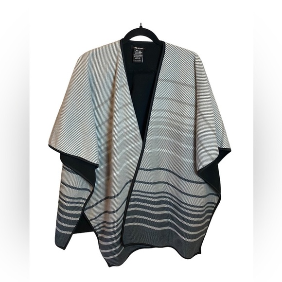 Ike Behar Womens Wrap Poncho Grey White Reversible Cape - Picture 2 of 7